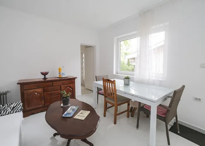 Daire Cvrkut Ptica - Mladenovac (Belgrade)